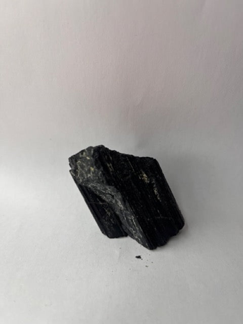 Turmalina Negra Natural (Pieza de 5 cm aproximadamente) – Escudo de Protección